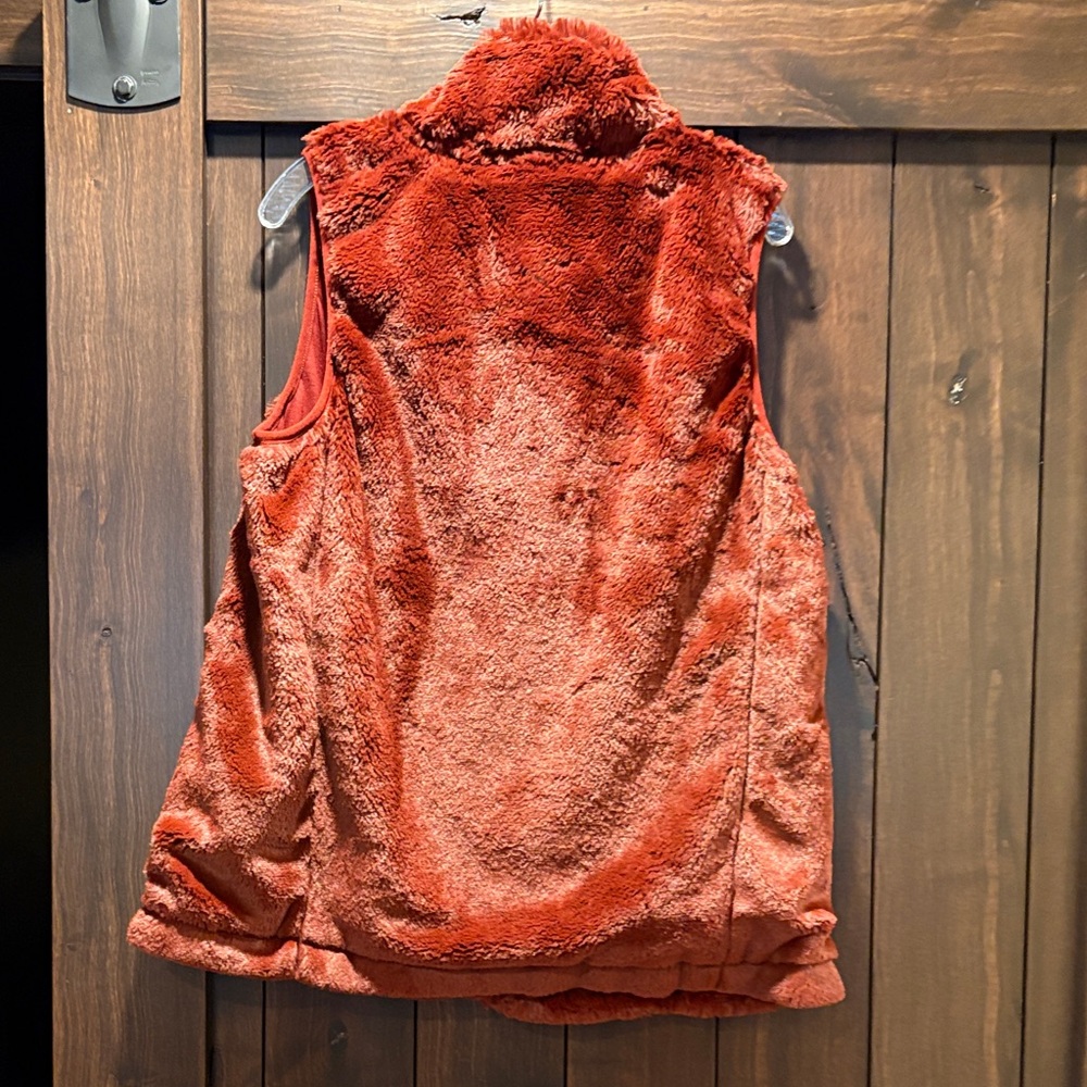 Woman Fleece Vest in Burgundy
Super soft with pockets - Picture 5 of 5
